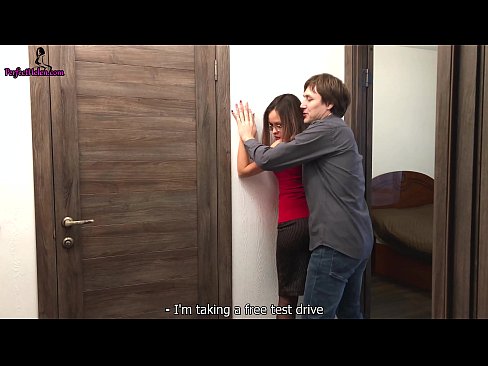 ❤️ Σέξι μεσίτρια τραβάει αισθησιακά το μουνί της και γαμάει ενώ πουλάει το διαμέρισμά της - Krempai ❤️❌ Πόρνο vk