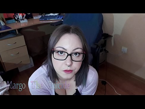 ❤️ Σέξι κορίτσι με γυαλιά πιπιλίζει Dildo βαθιά στην κάμερα ❤️❌ Πόρνο vk